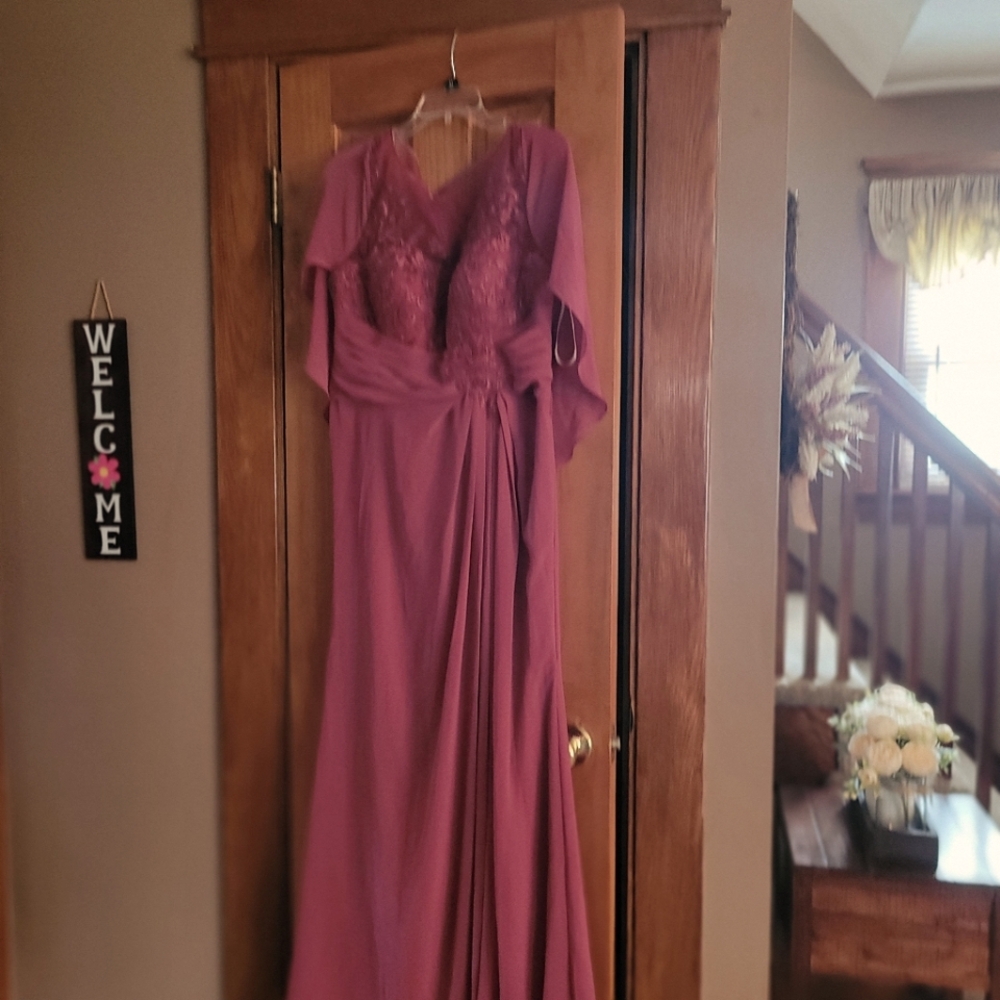 Elegant Mauve Lace Evening Gown